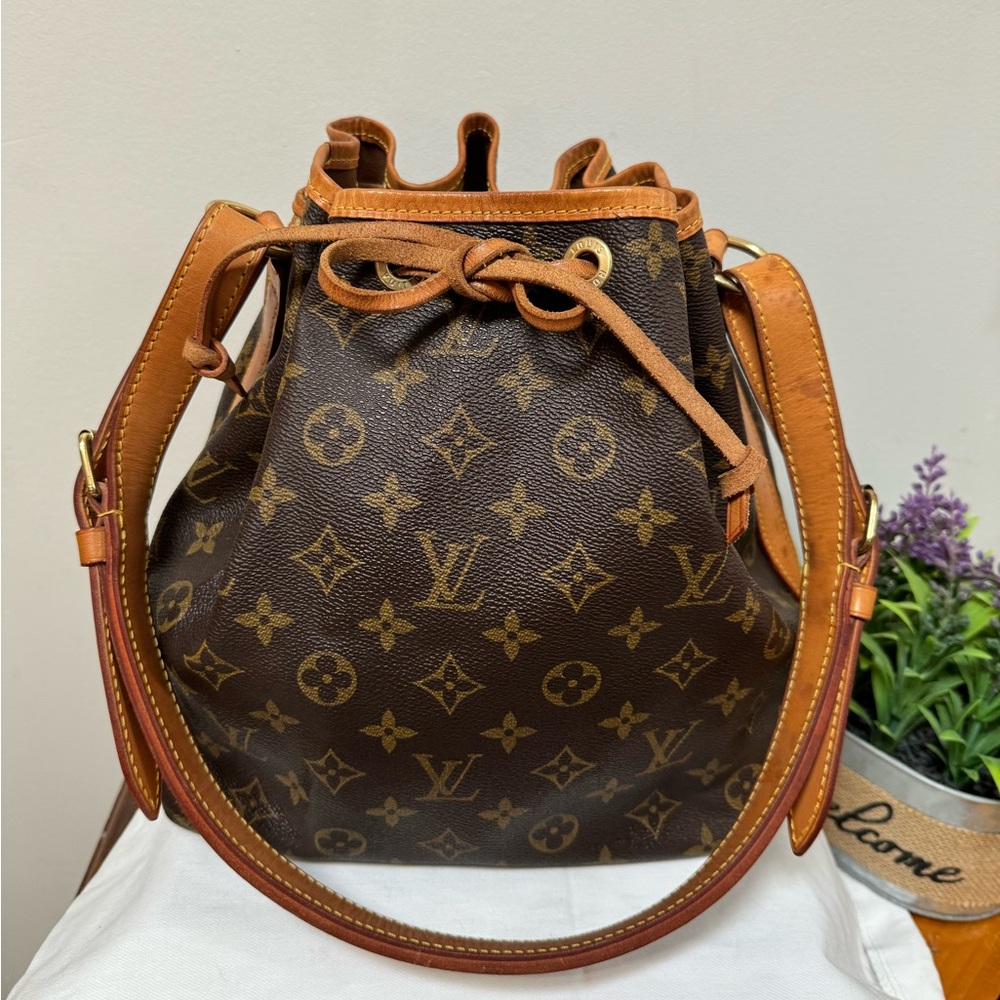 ❌SOLD❌ Auth Louis Vuitton Monogram Petit Noe Drawstring Shoulder Bag